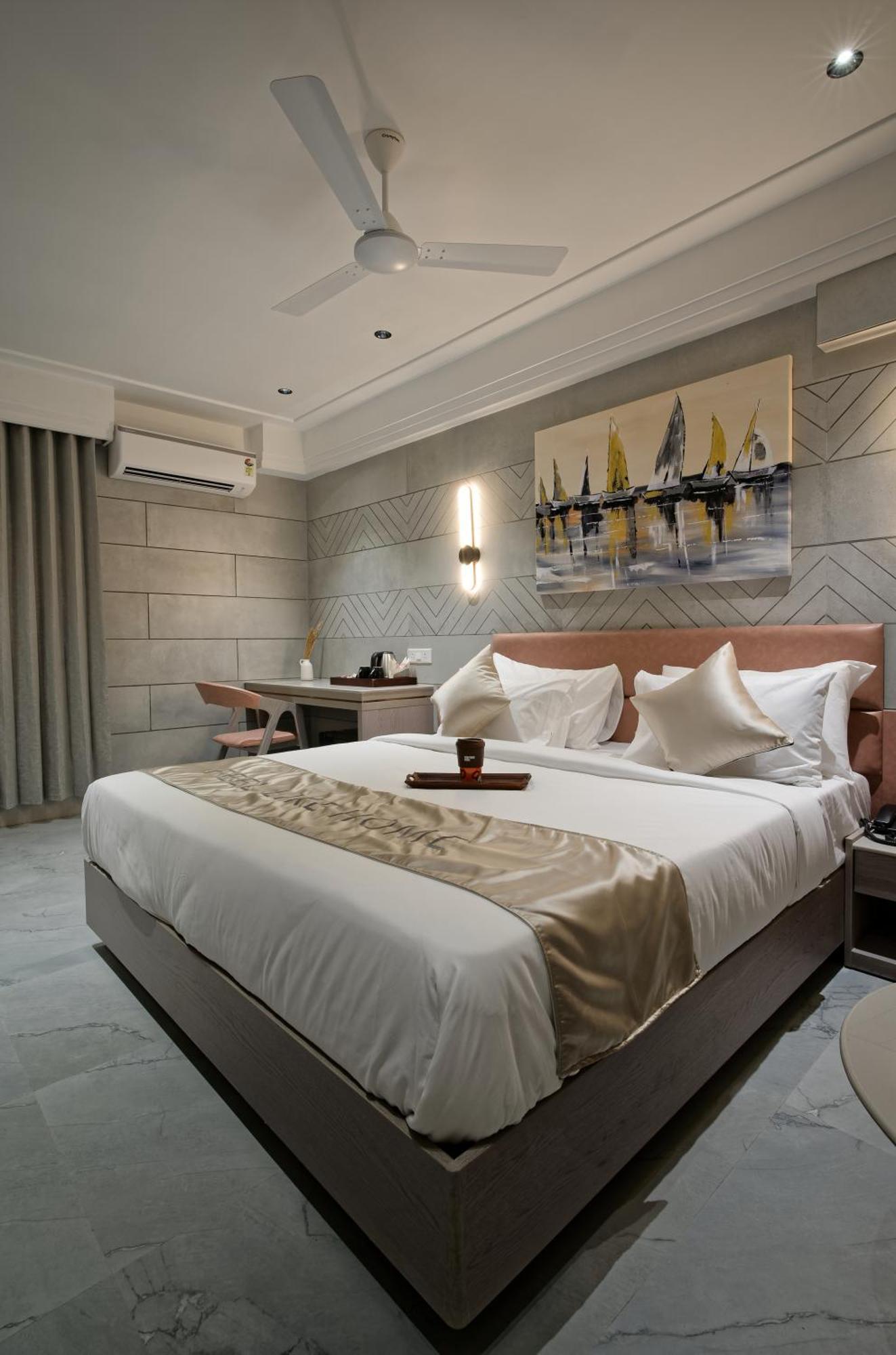 Golden Plaza Hotel Ahmedabad Exterior photo