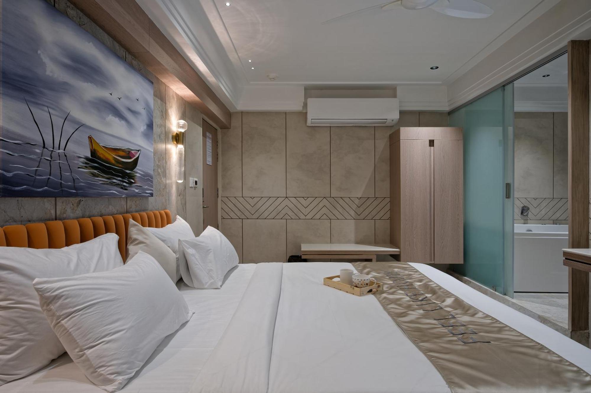 Golden Plaza Hotel Ahmedabad Exterior photo