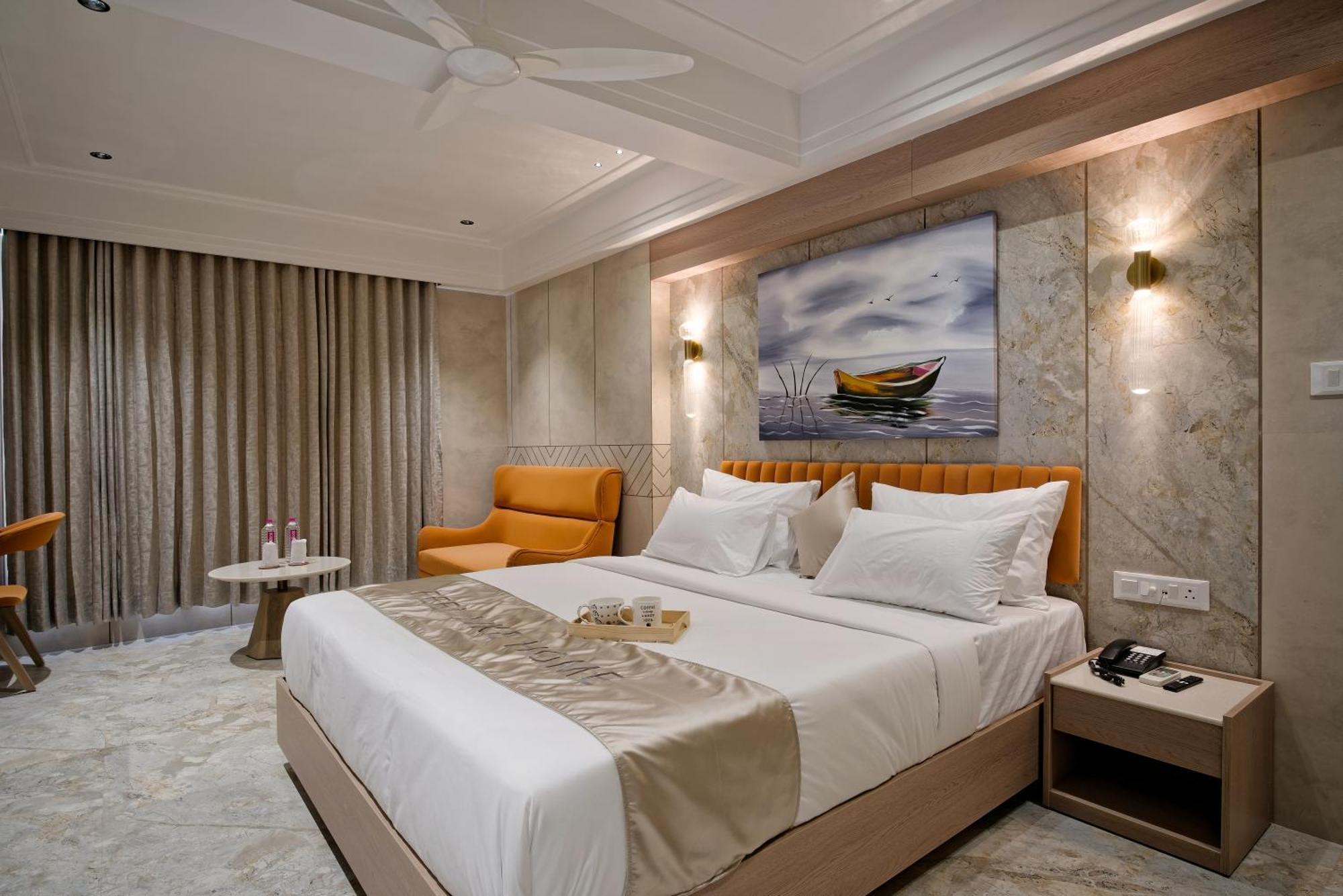 Golden Plaza Hotel Ahmedabad Exterior photo